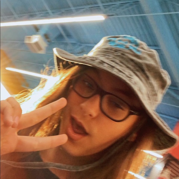 Meet your Posher, Haley - Picture 1 of 1